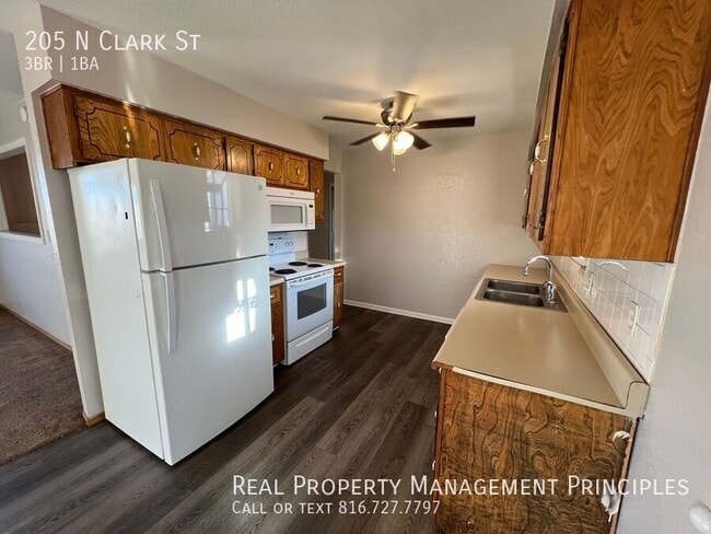 Building Photo - 205 N Clark St