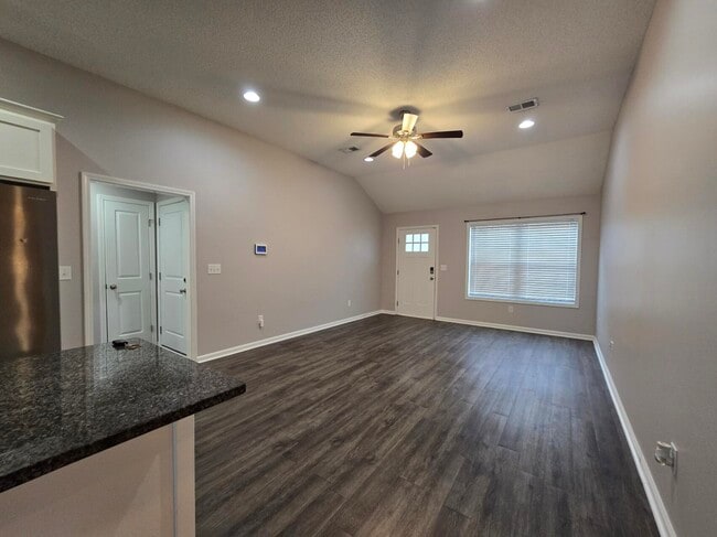 Building Photo - 810 Slidingrock Ln