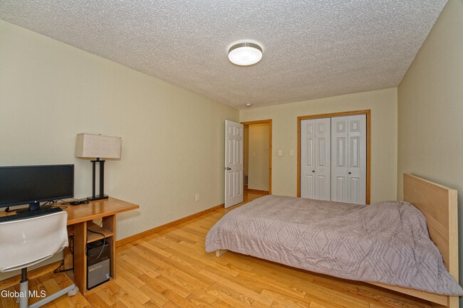 Building Photo - 5 Shamrock Cir