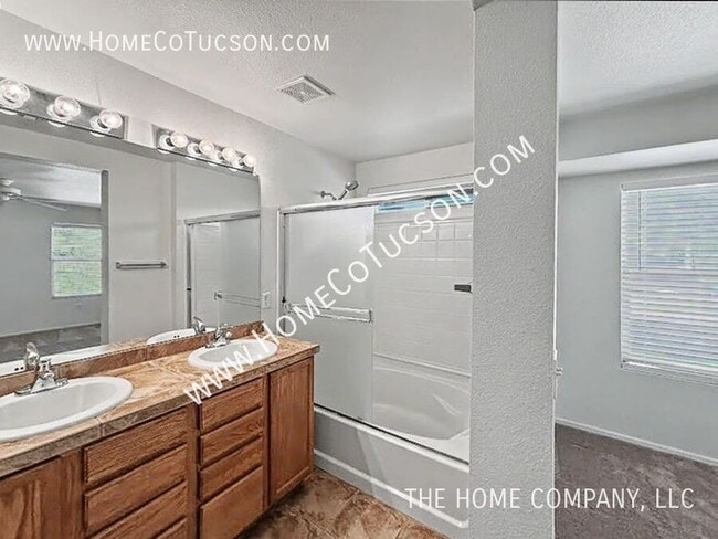 Building Photo - 2708 N Saramano Ln