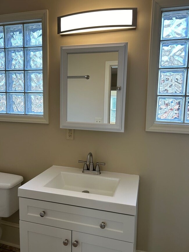 Building Photo - Central AVL - Beautifully Restored and Updated Apartment