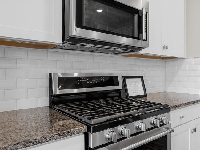 Building Photo - Premier Greenville Living: Stunning 4 Bed (Master on the Main), 3.5 Bath Home, NO APPLICATION FEE...