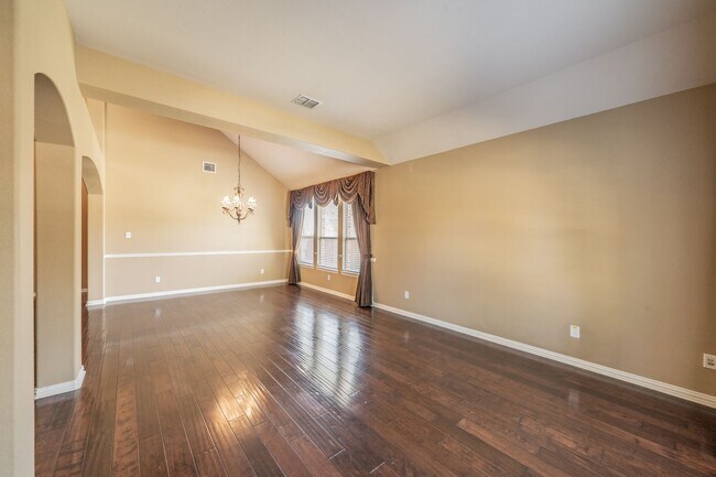 Building Photo - 3504 Oliver Dr