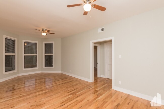 Primary Photo - Great 3 bedroom in East Lakeview with clos...