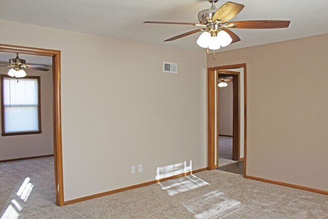 Building Photo - 2-Bedroom, 1-Bath House for Rent
