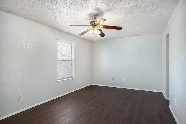 Building Photo - 3710 Hulen Park Cir