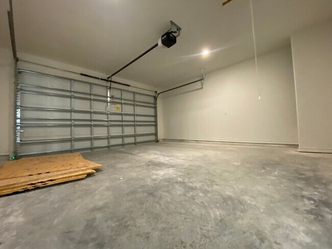 Building Photo - DFB966