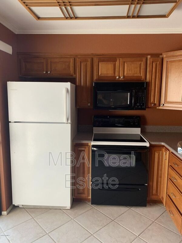 Building Photo - 9275 E Mission Ln