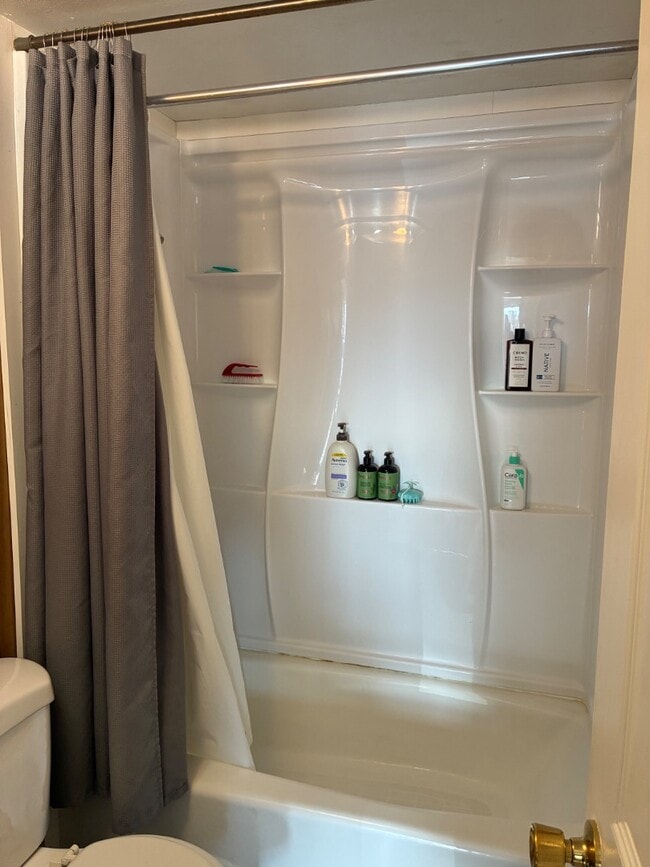 Building Photo - 202 W Lorene Ln