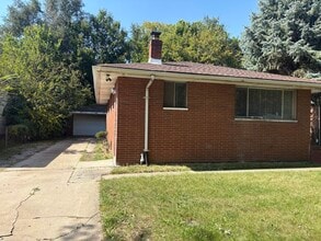 Building Photo - 1728 Roosevelt St