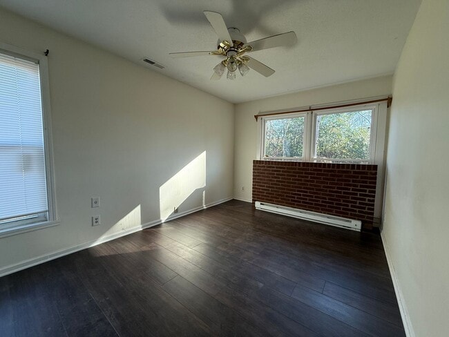 Building Photo - 3 Bedroom/1 Bath home for rent