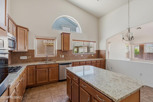 Building Photo - 677 W Pizzicato Ln