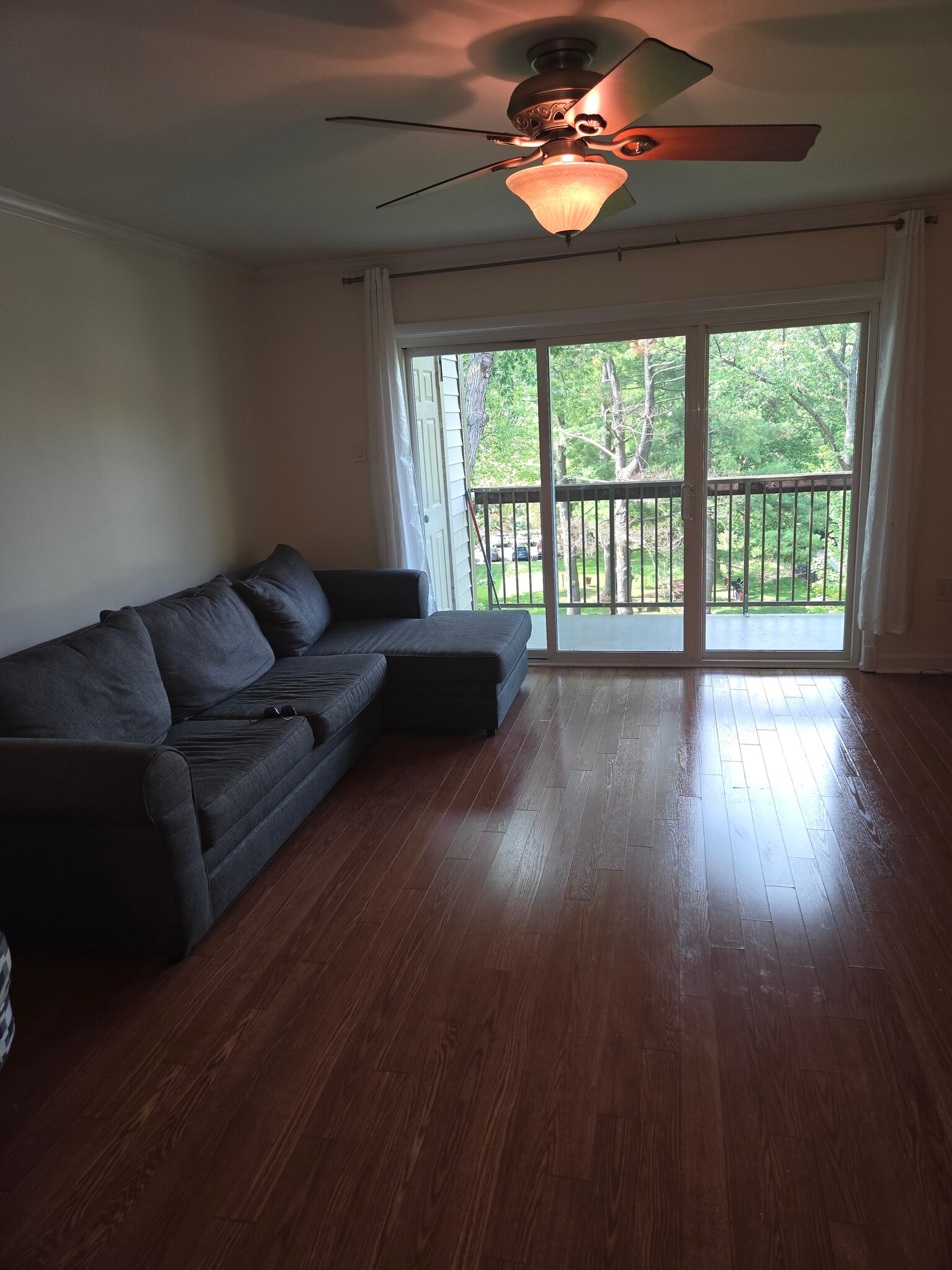 Building Photo - 7420 Lakeview Dr