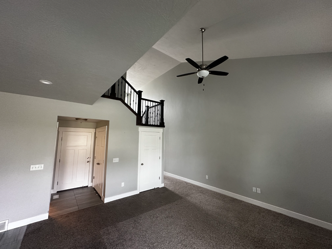 Building Photo - Great Taylorsville Townhome