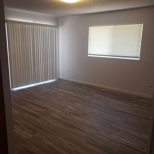 Building Photo - 3847 Vine Ave