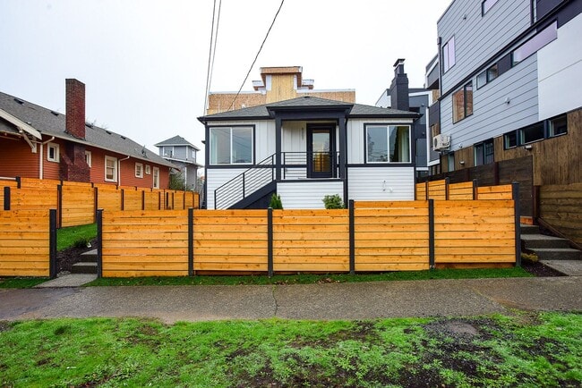 Building Photo - Beautiful 4 bedroom home in Ballard