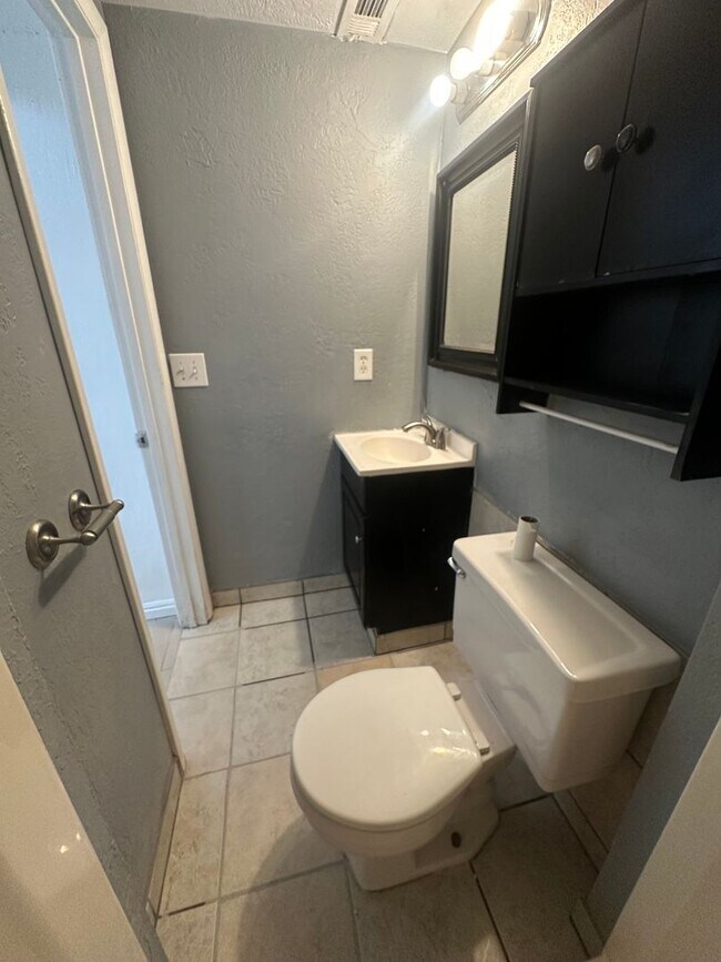 Building Photo - Beautiful 4-Bedroom, 2-Bath Home with Classic Layout and Large Yard