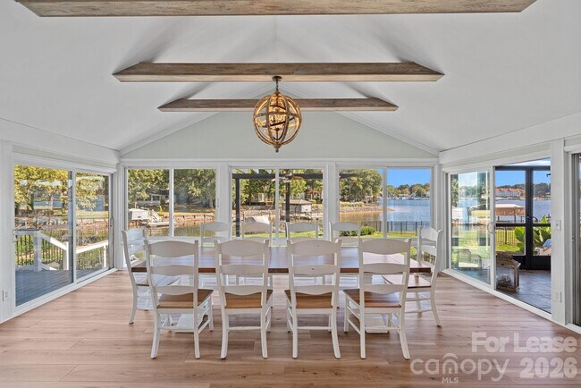 Building Photo - 18026 Whispering Oaks Dr