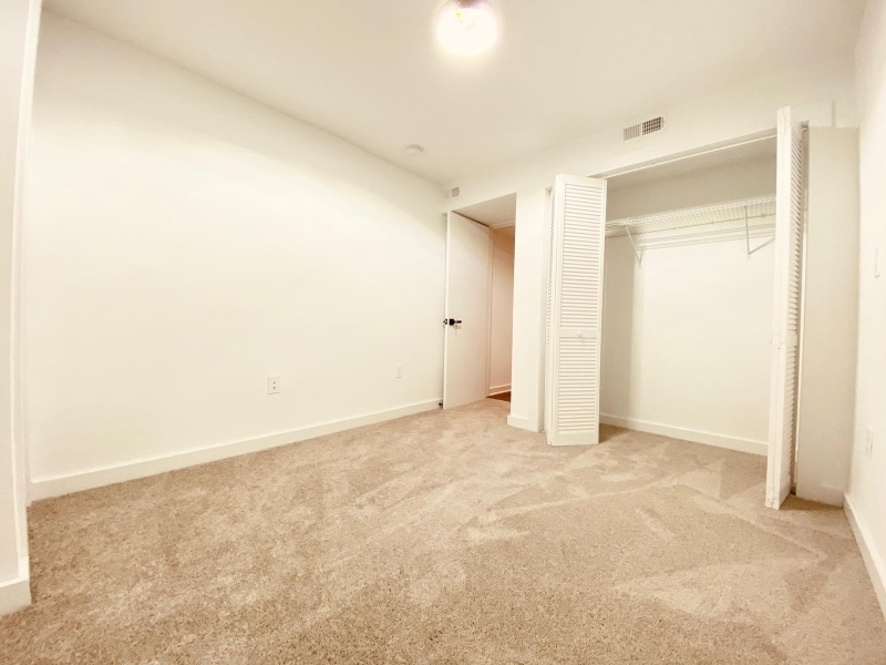 Building Photo - 2727 Huntingdon Ave