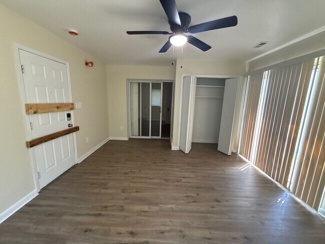 Building Photo - Fully Renovated 3-Bedroom Home – Move-In R...