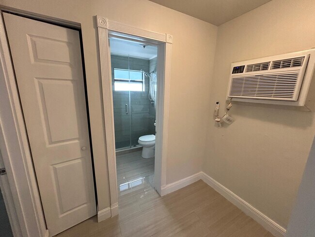 Building Photo - 112 NE 5th St