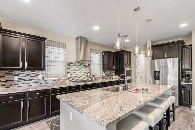 Building Photo - Spacious 4BR House in Goodyear