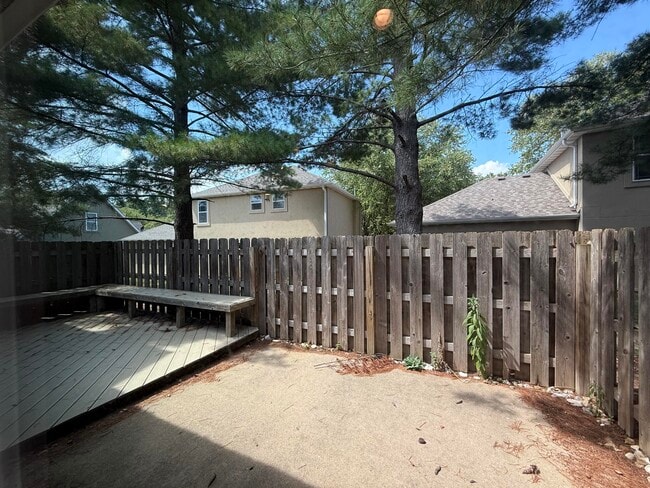 Building Photo - 405 S Village Cir