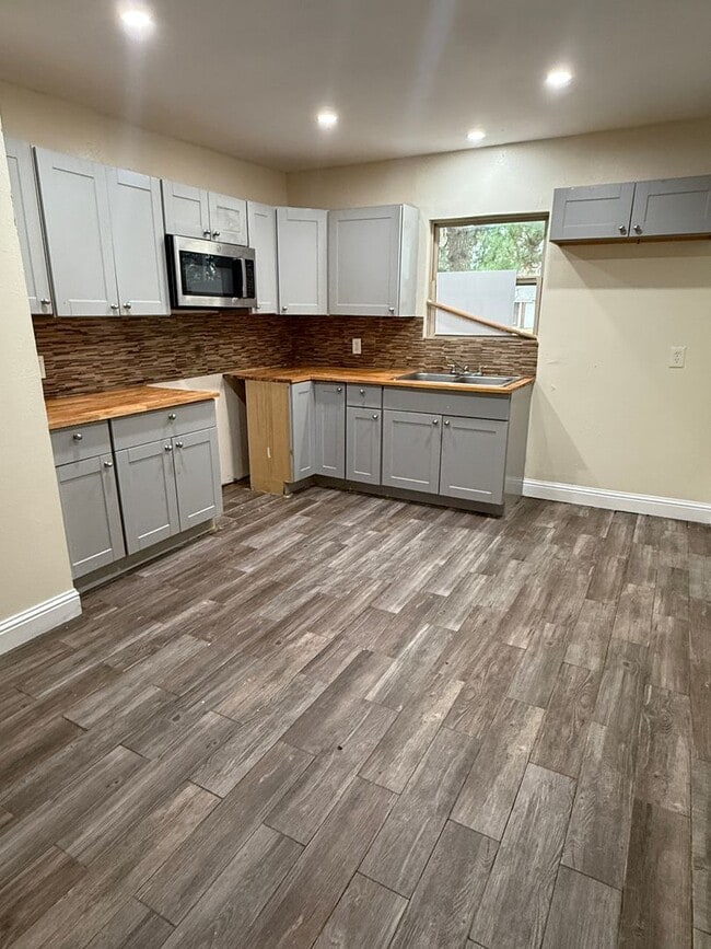 Building Photo - Newly Renovated 4 Bedroom 1.5 Bathroom Family Home