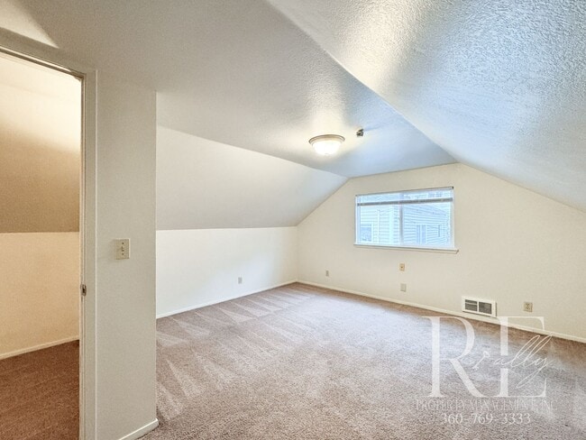 Building Photo - 1215 Evans Ave W