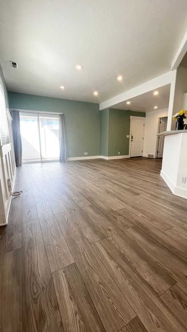 Building Photo - 3 Bedroom/2.5 Bathroom Condo in Riverton