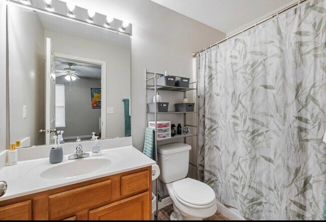 Building Photo - 17 Shell Ave SE