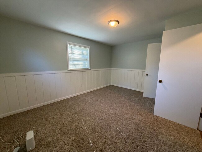 Building Photo - Charming Updated 3-Bedroom in the Heart of Alger Heights
