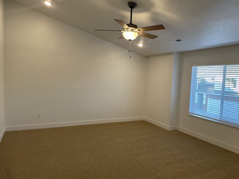 Building Photo - 10817 N Black Shale Loop