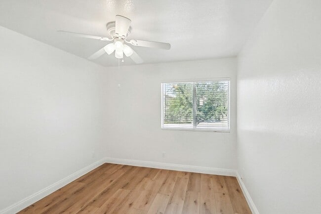 Building Photo - Beautiful, Well Kept, North Summerlin Pool Home