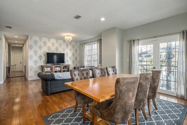 Building Photo - 133 Brunswick St