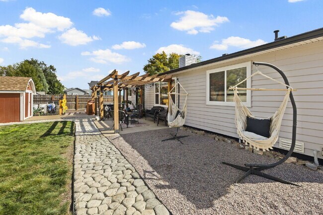 Building Photo - Modern Comfort Meets Charm – Beautifully U...