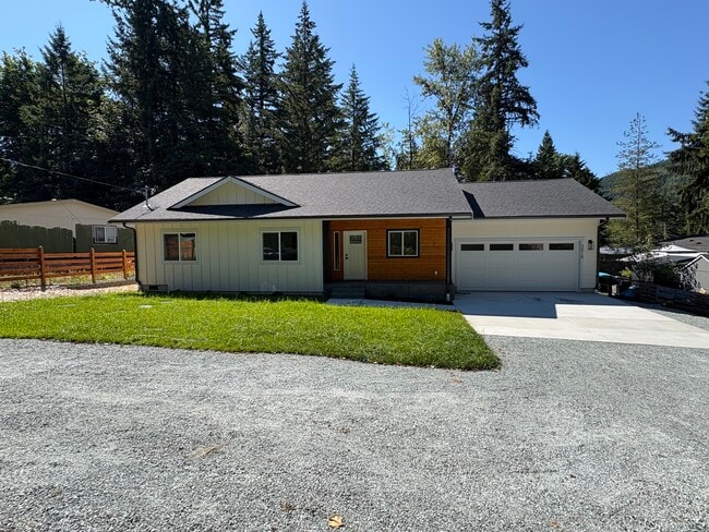 Building Photo - 3019 Hemlock Way