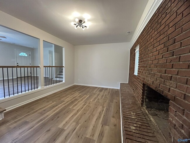 Building Photo - 285 Ruby Dr