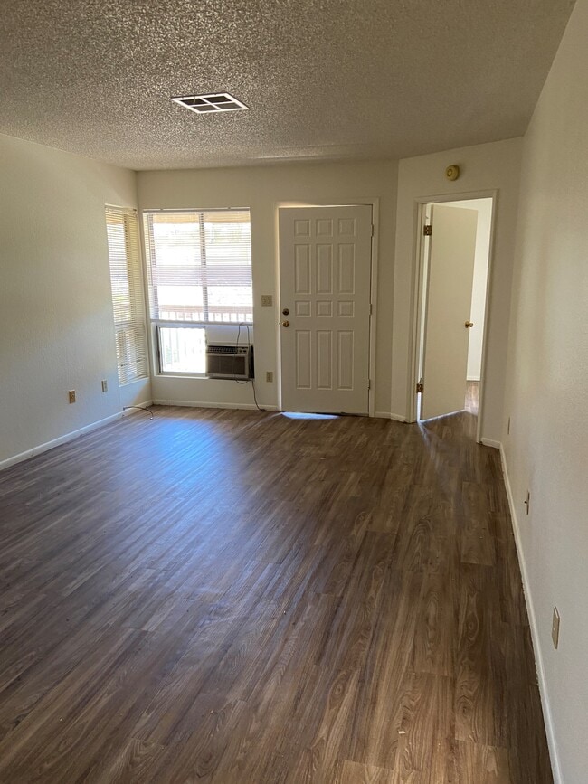 Building Photo - 3083 Shoshone Pl