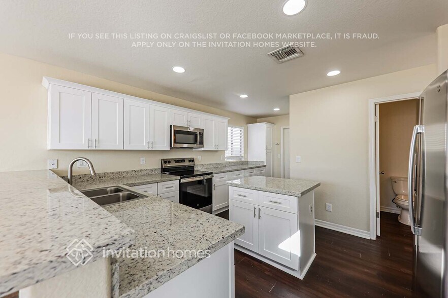 Building Photo - 6887 W Via Del Sol Dr