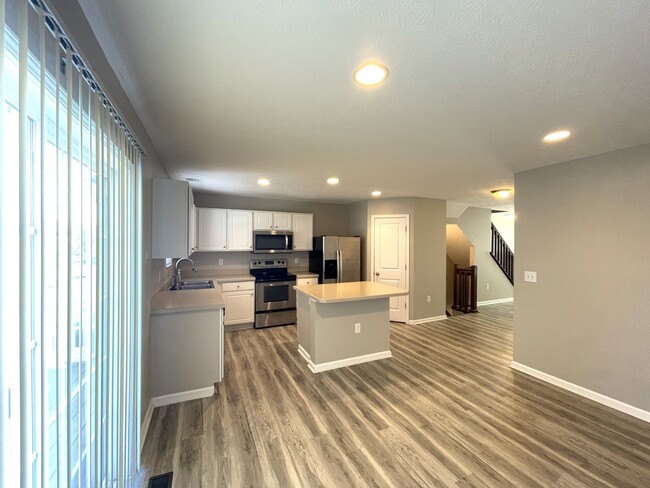Building Photo - 5580 Crystal Falls St