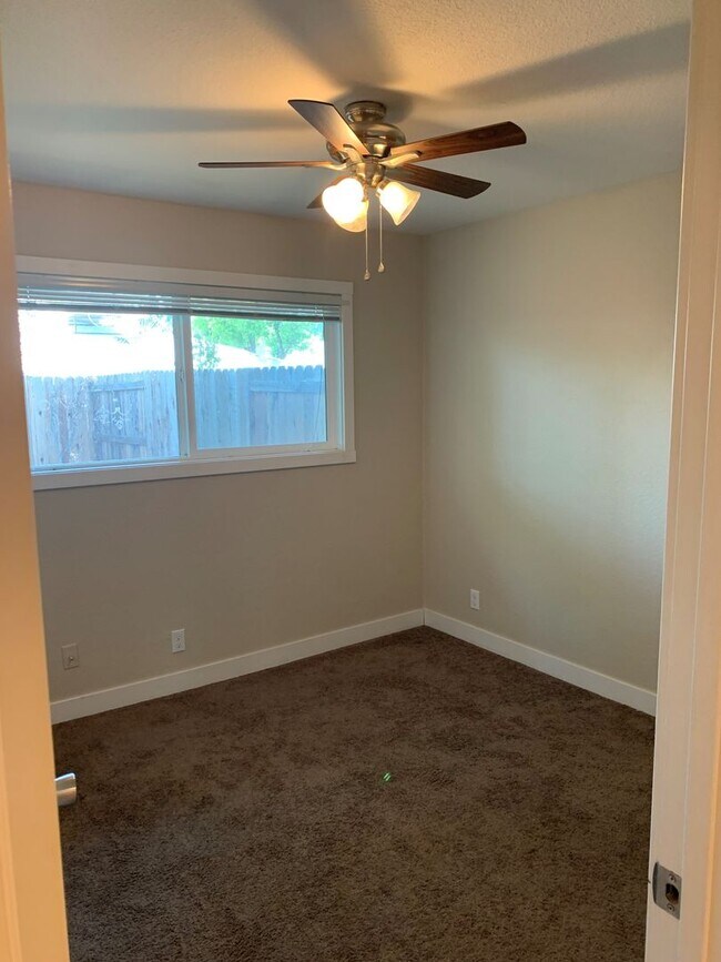 Building Photo - 7533-7535 Gallant Circle