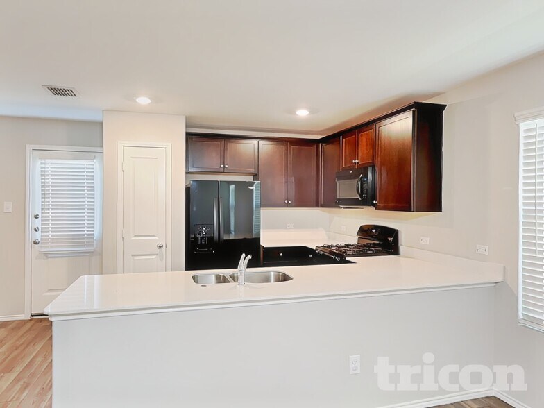 Building Photo - 908 Lady Bird St