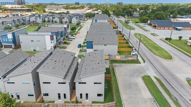 Building Photo - 5726 Rucio Ln
