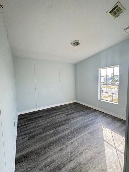 Building Photo - 1005 Waterway Dr