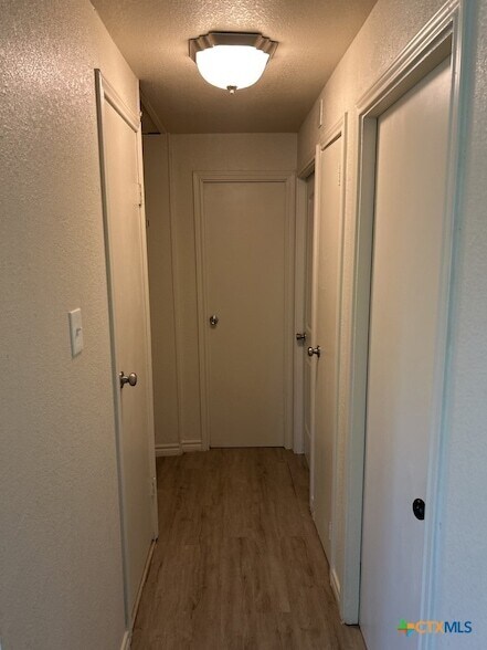 Building Photo - 912 Southside Dr