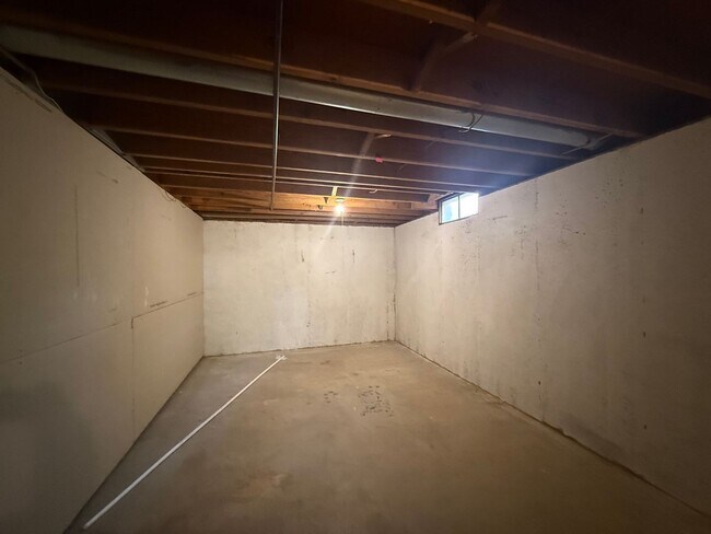 Building Photo - 2 Bedroom Duplex In Wyoming Available December 1st