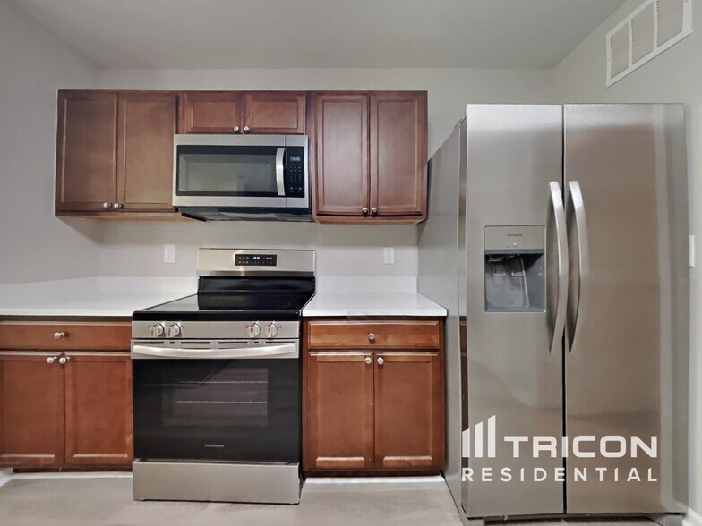 Building Photo - 142 Ridgemoore Ct