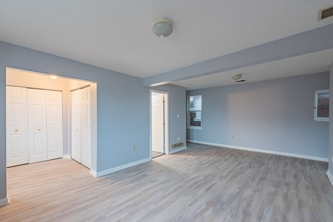 Building Photo - 104 N Graham