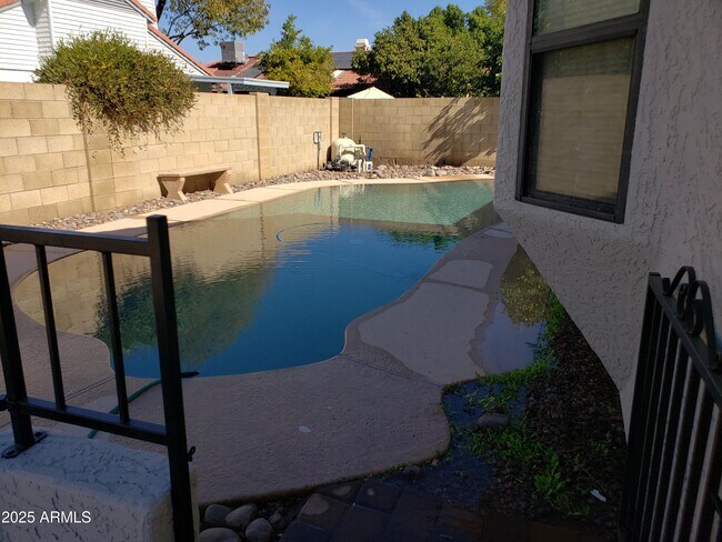 Building Photo - 2708 W Gila Ln